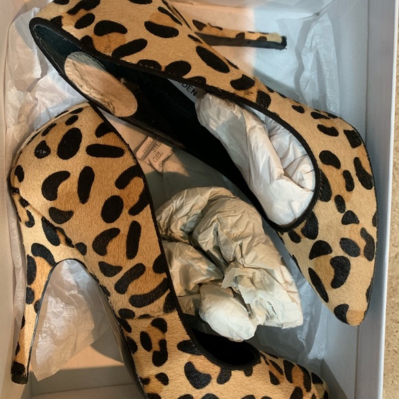 Steve Madden Shoes - Steve Madden leopard print heels😍